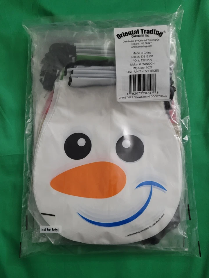 7 3/4" x 8 1/2" Bulk Lot of 72 Plastic Christmas Drawstring Goody Bags New Party - Image 2 of 3