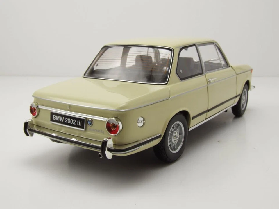 BMW 2002 Tii Beige Modellino 1:18 Kyosho - Immagine 2 di 4