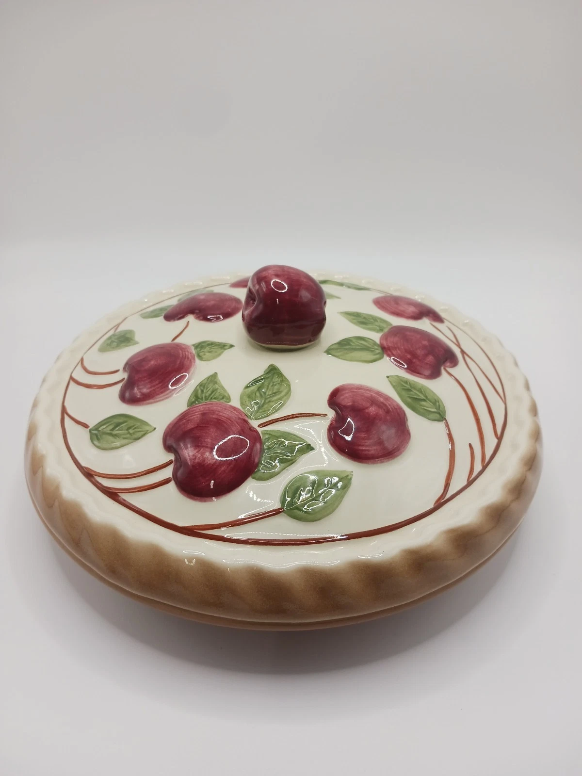 Franciscan Covered Apple Pie Dish with 3D Lid Made In Portugal Perfect Condition