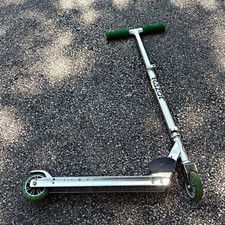 Razor E100 Kick Scooter Silver/Green