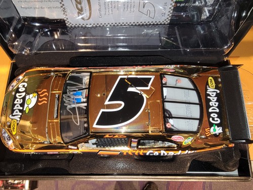 2010 AUTOGRAPHED Mark Martin #5 GoDaddy - 1:24 ELITE Impala COT GOLD #2/24 - Picture 3 of 6