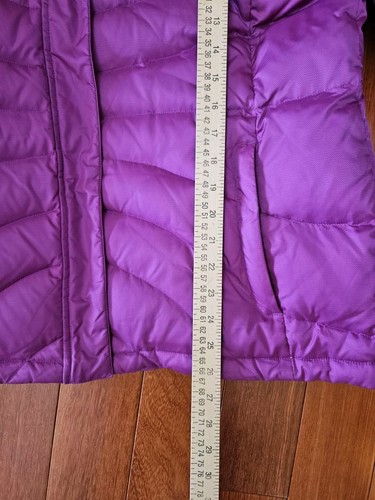 Chaqueta acolchada Lands End para mujer púrpura 80 % plumón con capucha grande - Imagen 12 de 13