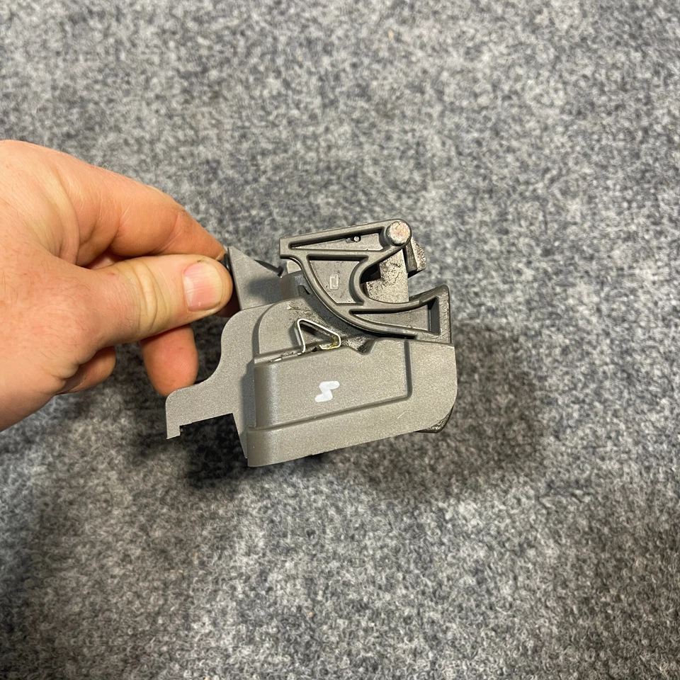 06-14 Honda Ridgeline CONDUCTOR DERECHO Asiento Trasero Plegable Liberación Manija Pestillo Fabricante de Equipo Original Foto 2 de 4