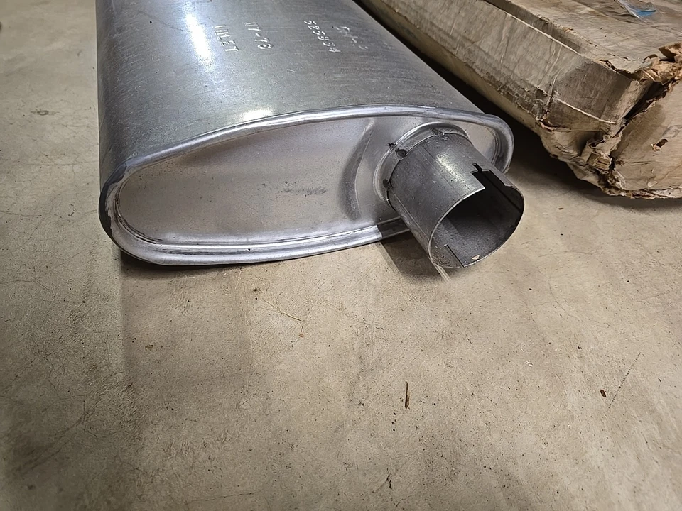 Silenciador Pontiac Catalina Bonneville 252834 671661A 1975 nuevo de lote Foto 4 de 4