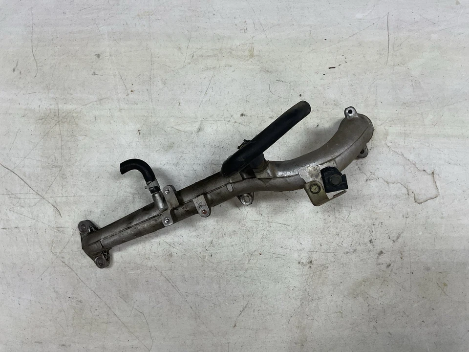 03-06 Nissan 350Z 04-06 Infiniti G35 Tubo de refrigerante trasero Conjunto de tubo de agua OEM Foto 3 de 4