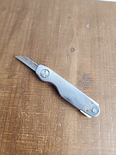 STANLEY USA Vintage Box Cutter Squeeze Lock Knife 10-049 - Removable Blade