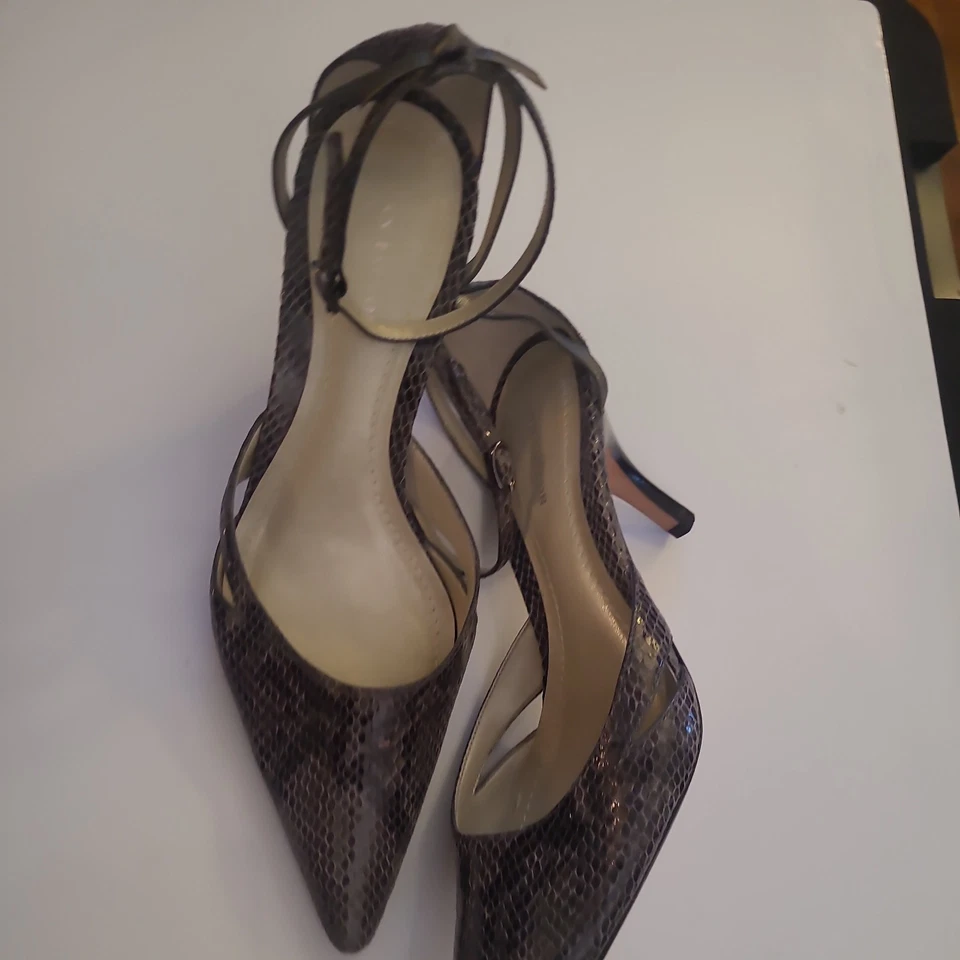 Tacones para mujer Ann Taylor talla 7M cuero negro punta puntiaguda Foto 3 de 3