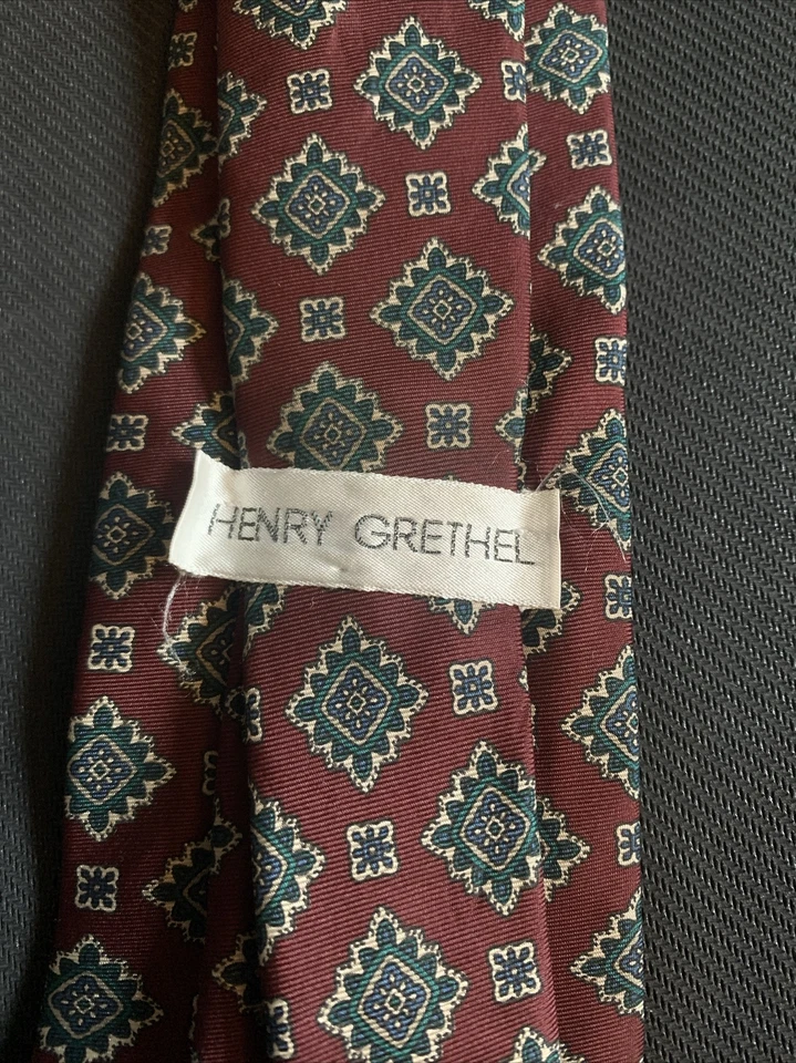 VINTAGE HENRY GRETHEL MENS NECKTIE ALL SILK BURGUNDY GEOMETRIC 3.5in WIDE - Image 2 of 4