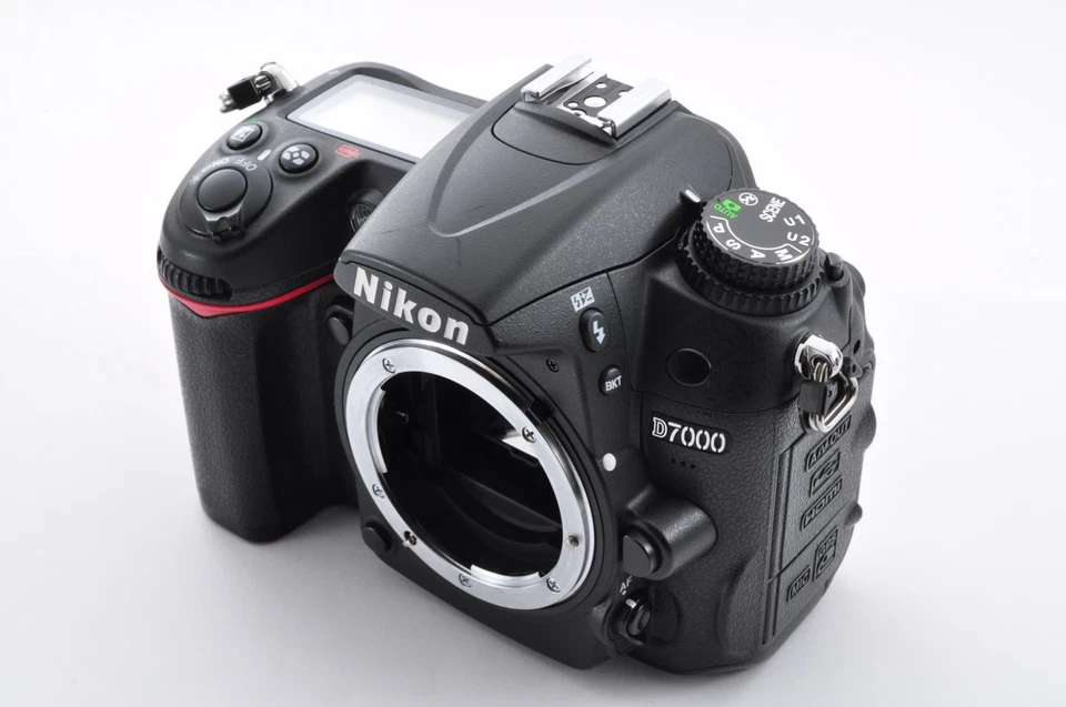 Nikon D7000 Digital SLR Camera Body Only Shutter Count 6254 Near mint Used JP #4 - Image 4 of 4