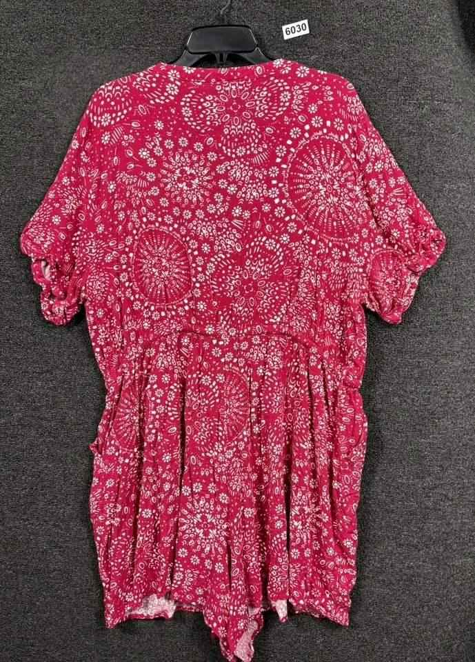 Mameluco con botones Torrid para mujer talla 2X rojo blanco floral manga corta  Foto 2 de 4