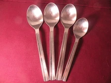 Retroneu CENTER STAGE STAINLESS 3 Place Oval Soup Spoons & 1 Teaspoon
