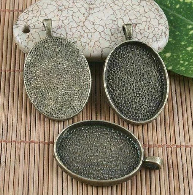 3pc antiqued bronze tone oval cabochon settings/photo frame G1108 - Image 1 of 1