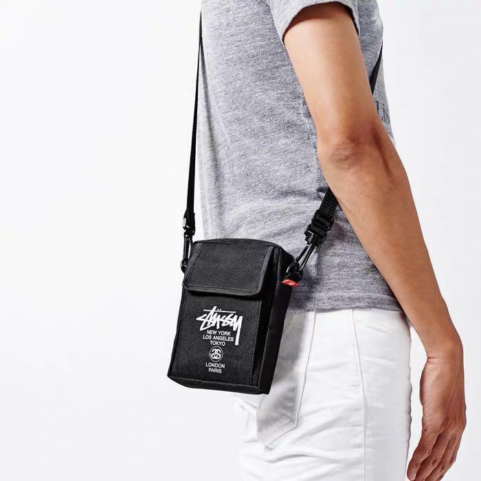 STUSSY Mini Shoulder Bag Novelty TOKYO LONDON PARIS Pochette STUSSY Mini Shoulder Bag Novelty TOKYO LONDON PARIS Pochette