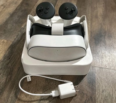 Meta Oculus Quest 3S - 128GB Set - w/ Controllers - Excellent 