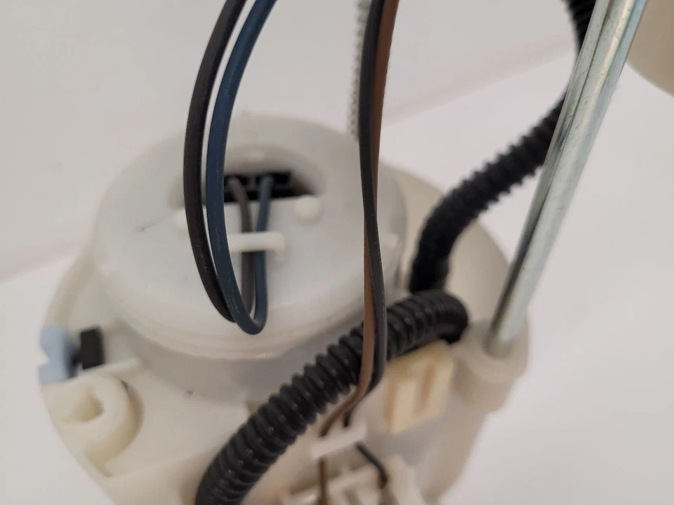 2014-2016 KIA SOUL Fuel Pump Assembly Tank Mounted 31110B2501 Foto 3 de 4