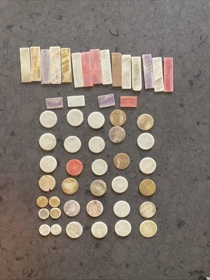 LOT DE 53 JETONS EN OS XIXeS POUR JEUX DE CARTES JEU ANCIEN COLORES - Photo 1/4