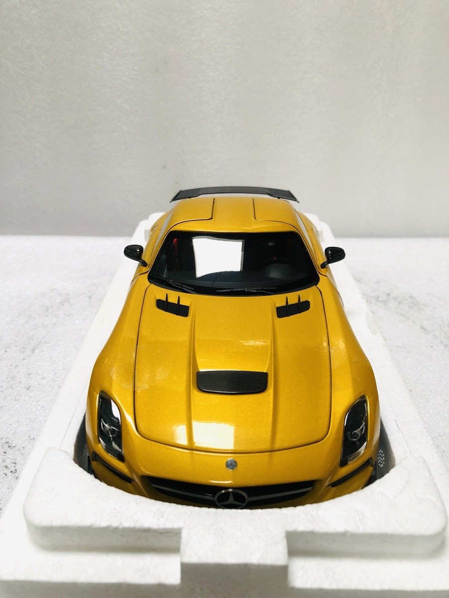 1/18 Minichamps Mercedes Benz SLS AMG BLACK Series Yellow 1/18 Minichamps Mercedes Benz SLS AMG BLACK Series Yellow