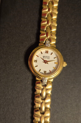 kleine, aber feine vergoldete BWC Quartz Damen-Armbanduhr