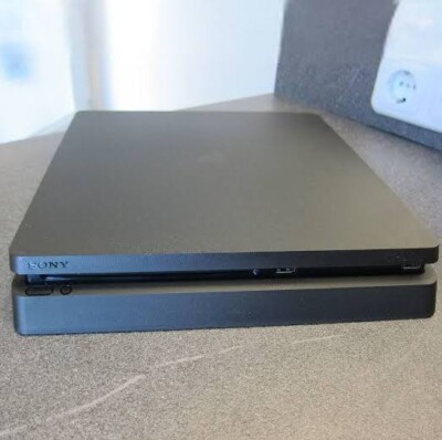 PlayStation 4 Slim 500g + Controller + Huawei Bildschirm 60 hz