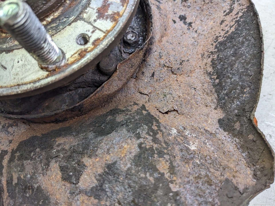 Hyundai Santa Fe MK2 2012 2,2 CRDI rueda delantera derecha buje nudillo de dirección Foto 4 de 4