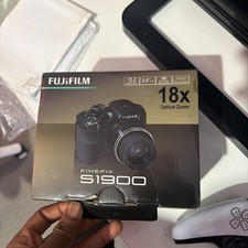 BOXED Fujifilm Finepix S1900 Digital Camera 12MP Tested