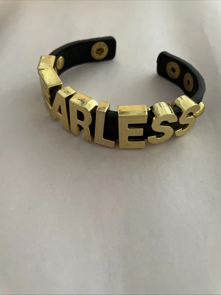 Pulsera BCBGeneration Cuero Negro Estilo Dorado Intrépido Dijes Taylor Swift? Foto 3 de 4