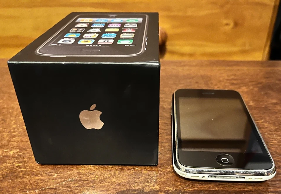 Apple iPhone 3GS 8GB (please read description) - Image 3 of 4