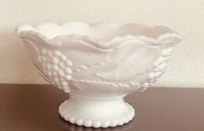 CREAMY WHITE PEDESTAL BOWL