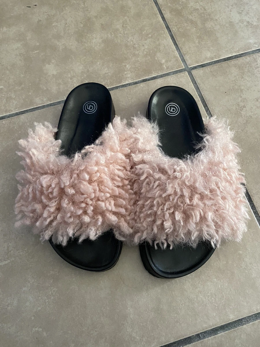Urban outfitters fuzzy best sale slides