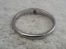 Silvertone Hinged Bracelet (J26)