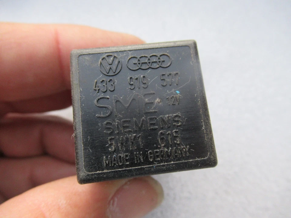 VW/ Audi/ Porsche A/C Relais 433 919 577 SIEMENS SWK1-615 C #E301 - Photo 3/4