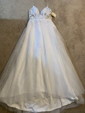 Azazie White/Ivory A-Line V-Neck Sleeveless Lace Tulle Full-Length Dress