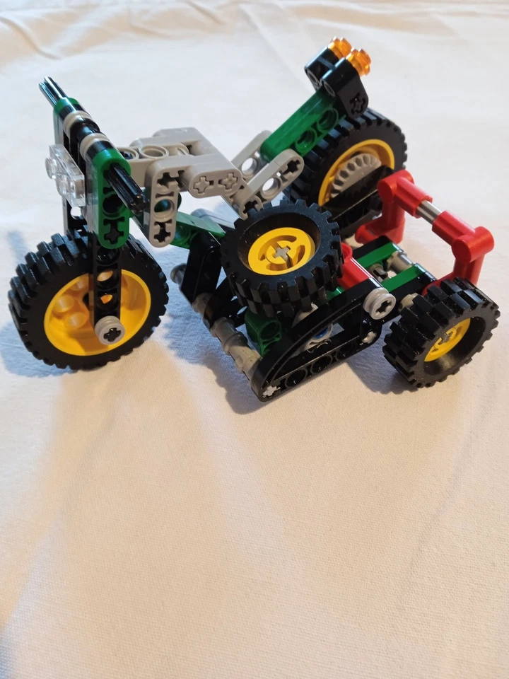 LEGO Technic 8281 Mini Tractor, photo 1 sur 5