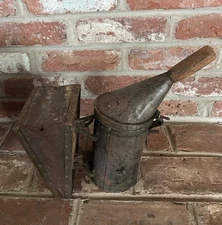 Vintage Woodman Beekeeper Hive Puffer Antique Bee Smoker Tool