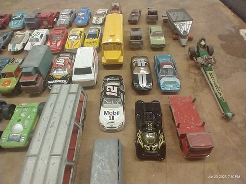 60+ Hot-Wheels Streichholzschachtel Lot Pickup LKW SUVs Wagen Vintage Teile und gut - Bild 6 von 12