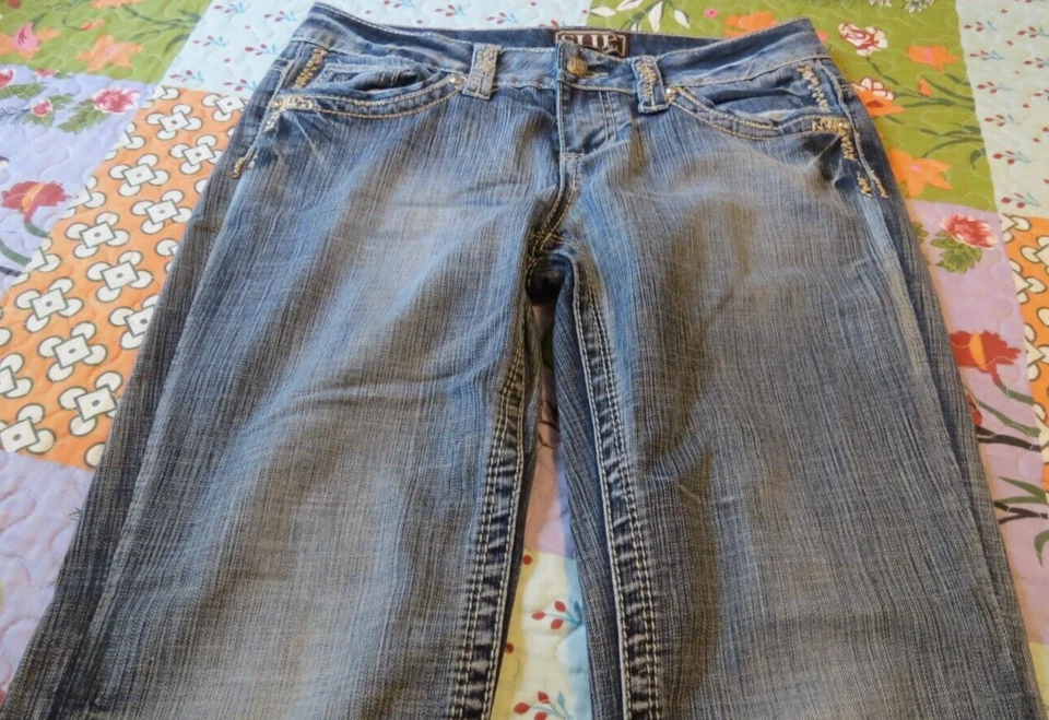 Mild Distressd Womens Cowgirl Up Jeans Tag Size 29x34 Actual 32X32 1/2" - Image 3 of 4