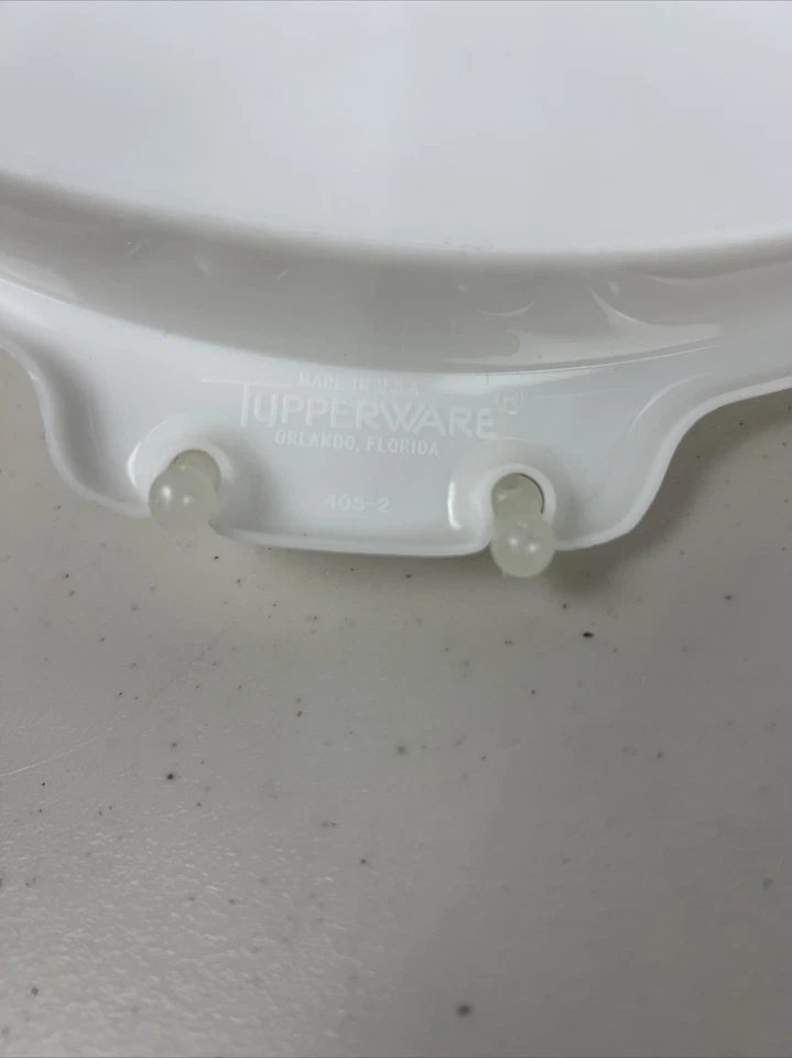 Tupperware 12" Round Divided Cariolier Party Tray #405 W/ #406 Handle NO LID - Image 2 of 3