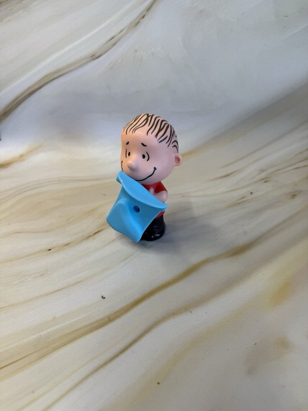 McDonald's Happy Meal Toy Peanuts Movie 2015 Linus Retractable Blanket #4 