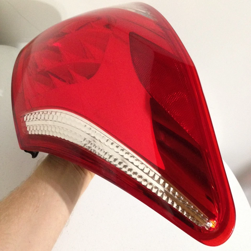 2006 2007 2008 Toyota RAV4 RAV-4 Left DRIVER Side LED Tail Light Lamp OEM Shiny - Image 3 of 4