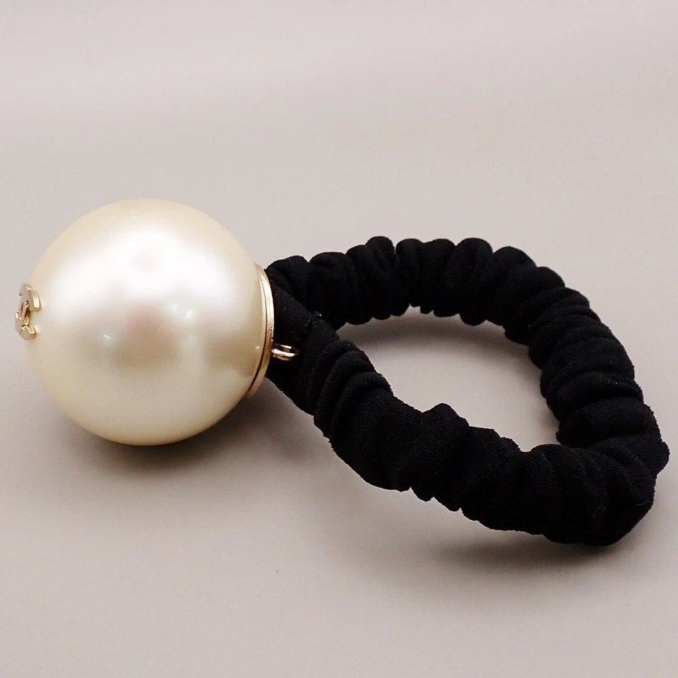 CHANEL Logo Hair Rubber band Accessory F18 V Imitation Pearl Black Gold 38EE506 - Image 3 of 4