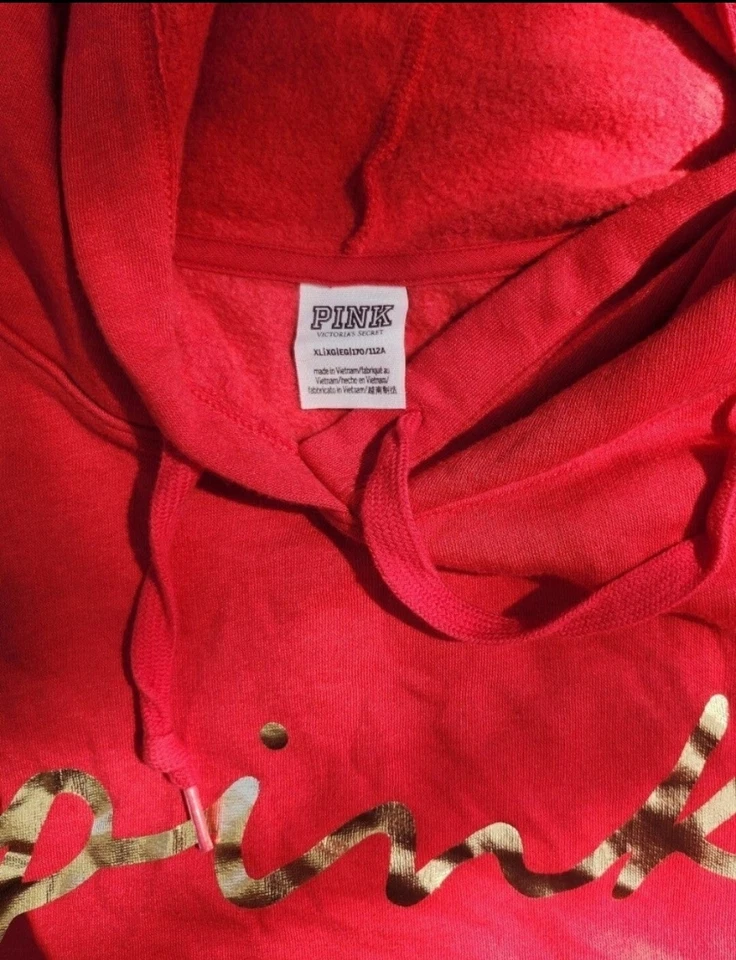 Juego de 3 piezas de logotipo Victoria's Secret rosa rojo y dorado sin escritura. Talla XL. Foto 4 de 4