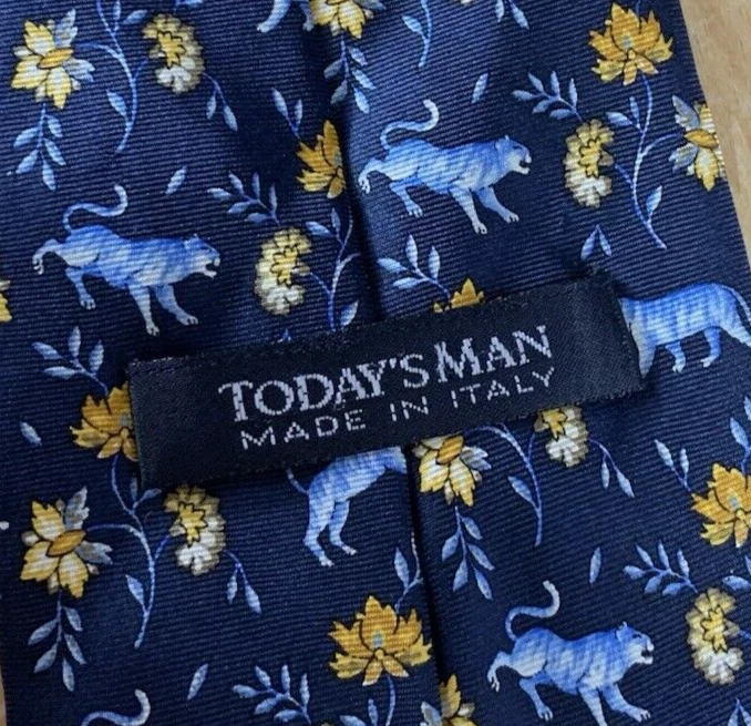 Corbata de tigre floral azul marino de seda para hombre de hoy Foto 2 de 4