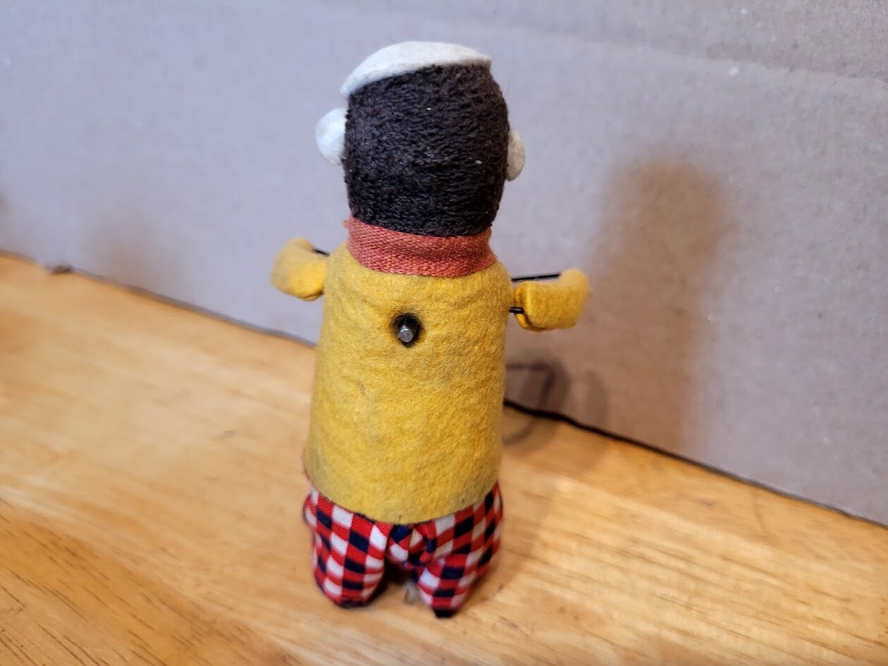 EXCELLENT VINTAGE  SCHUCO WIND UP  DANCING   CLOWN  DRUMMER in BOX