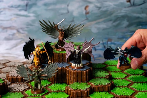 Heroscape: Revna's Rebuke: Kyrie Warriors Army Expansion Premium Painted Edition - Bild 6 von 12