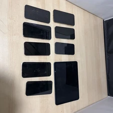 8 Apple iPhones & 1 iPads, for parts or repair