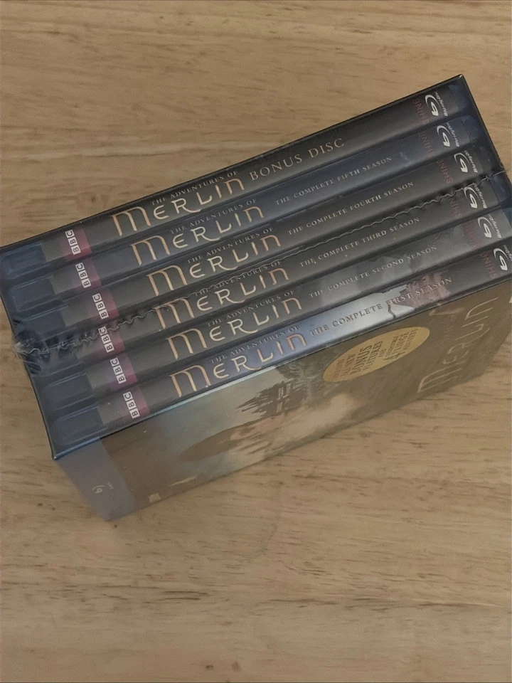 Merlin: The Complete Series (Blu-ray Disc, 2014, 16-Disc Set) Rare & 4 Magnets - Image 3 of 4