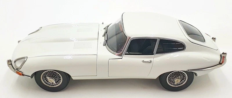 Kyosho 1/18 Scale Diecast 08954W - Jaguar E-type Coupe - White - Image 3 of 4