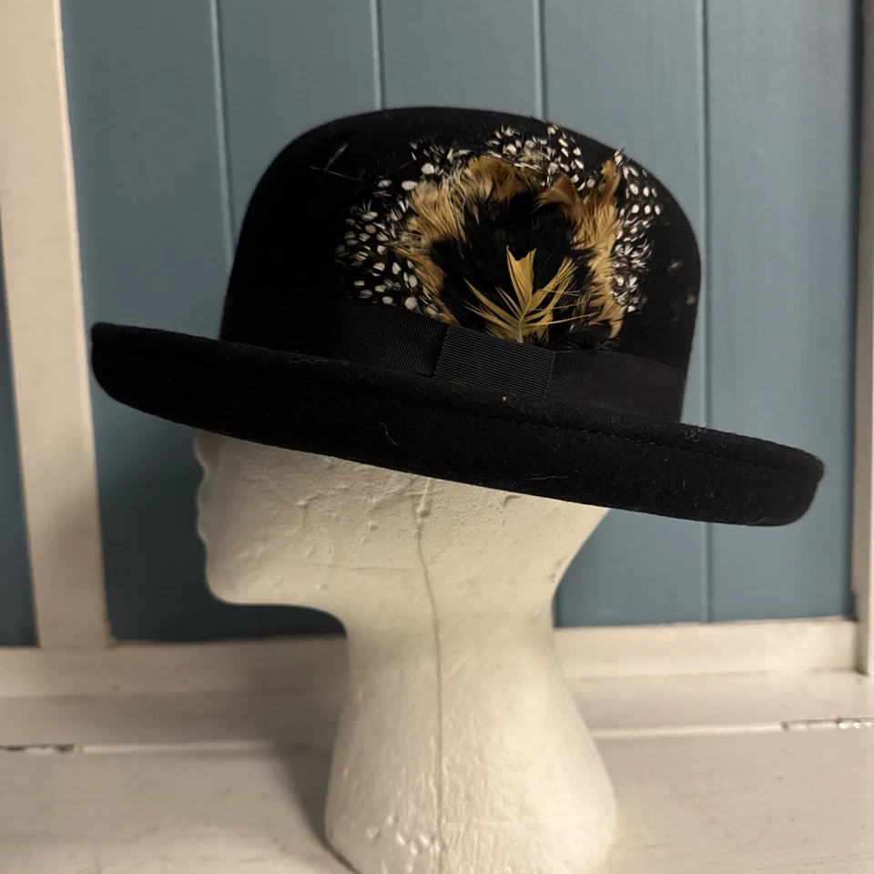 Sombrero de Colección Negro 100% Lana Rizado Borde con Plumas por Betmar NY Hecho en Unión Retro Foto 2 de 4