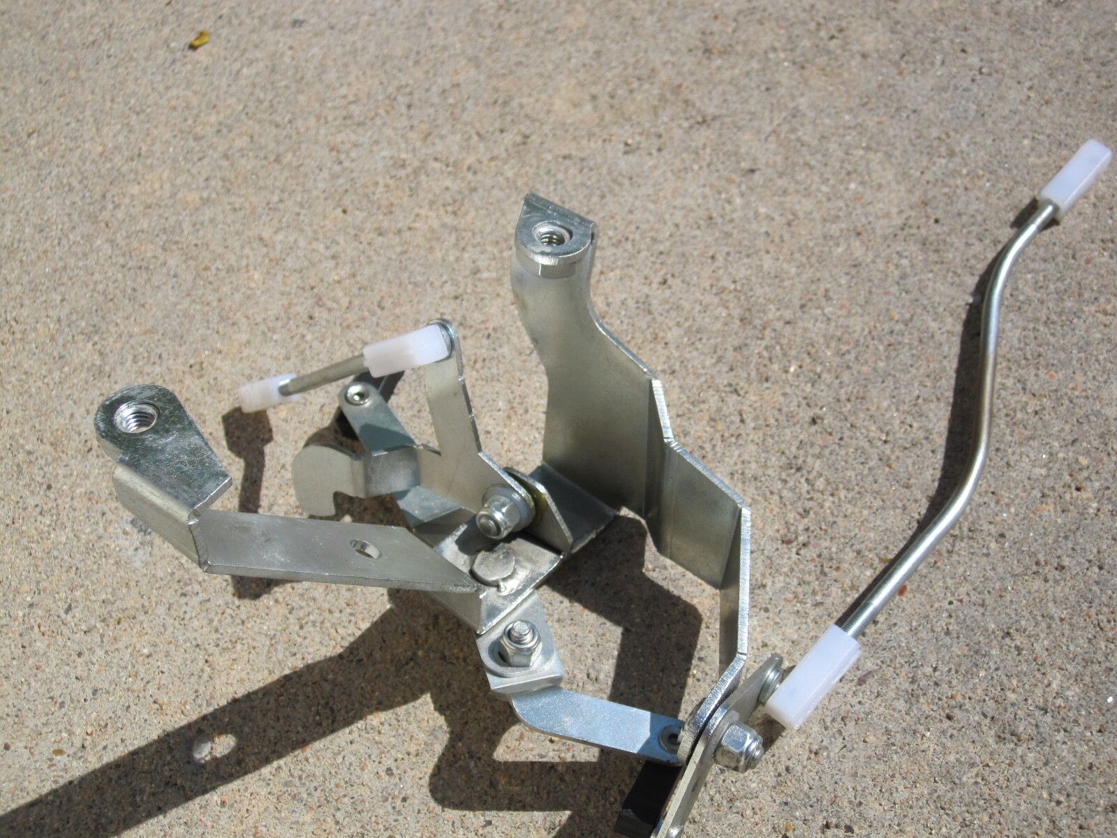 02-2010 LAMBORGHINI MURCIELAGO LEFT SIDE DRIVER DOOR LATCH LEVER BRACKET 
