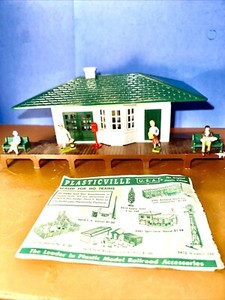 Plasticville O-27 Gauge Depot Used Missing Signs Model Railroad Layout